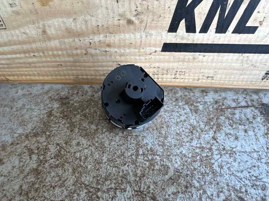 MAN SWITCH LIGHT 81.25525-6289 - Електричен систем за Камион: слика 2 MAN SWITCH LIGHT 81.25525-6289 - Електричен систем за Камион: слика 2