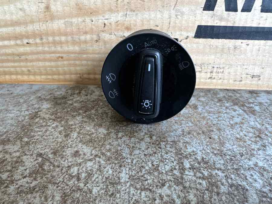 MAN SWITCH LIGHT 81.25525-6289 - Електричен систем за Камион: слика 1 MAN SWITCH LIGHT 81.25525-6289 - Електричен систем за Камион: слика 1