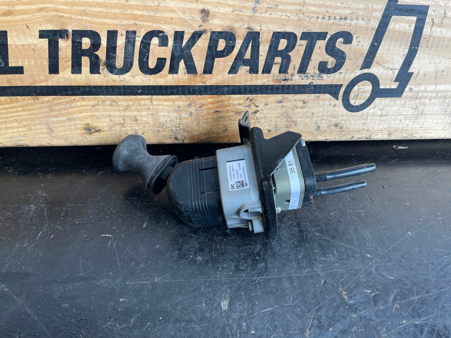 MERCEDES HAND BRAKE A0044303581 - Кабина и ентериер за Камион: слика 2 MERCEDES HAND BRAKE A0044303581 - Кабина и ентериер за Камион: слика 2