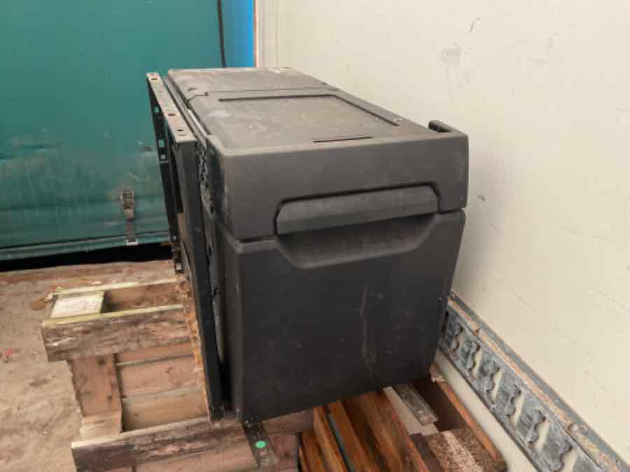 MERCEDES REFRIGERATOR / FRIDGE - Кабина и ентериер за Камион: слика 1 MERCEDES REFRIGERATOR / FRIDGE - Кабина и ентериер за Камион: слика 1