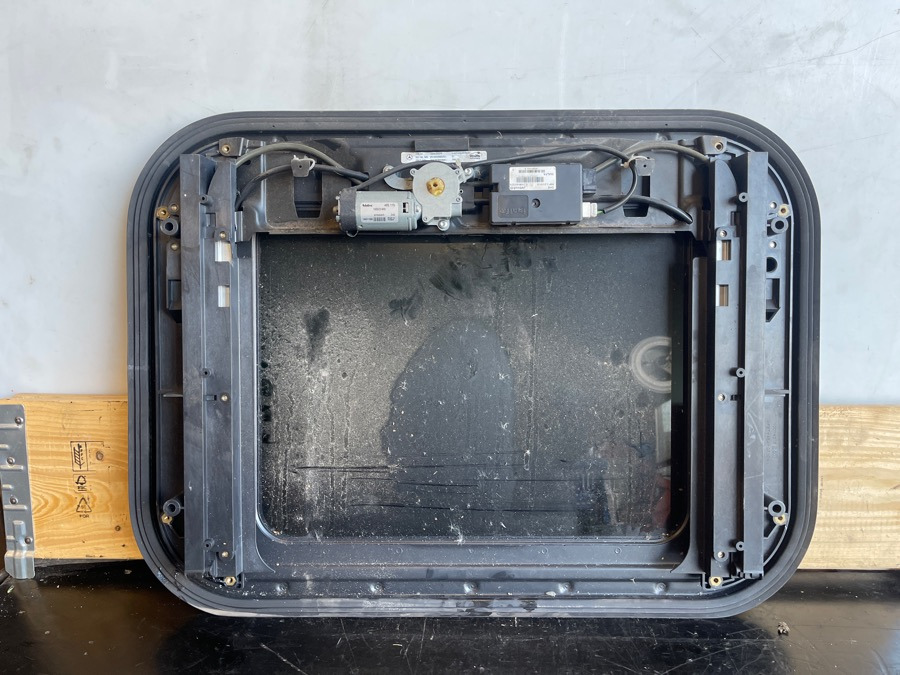 MERCEDES SUN ROOF A9438300342 - Кабина и ентериер за Камион: слика 2 MERCEDES SUN ROOF A9438300342 - Кабина и ентериер за Камион: слика 2