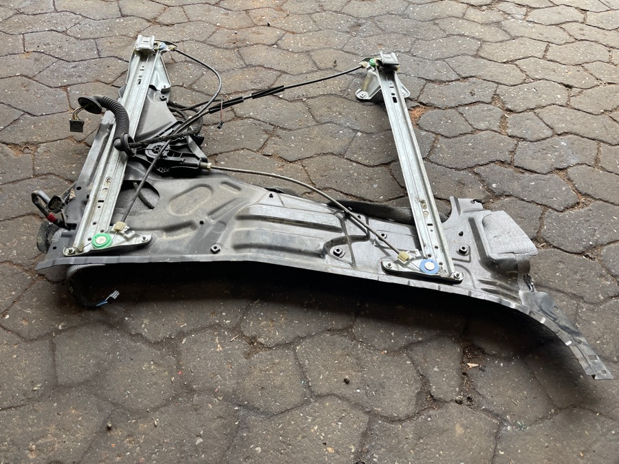 MERCEDES WINDOW MECHNANISM A9607201246 - Кабина и ентериер за Камион: слика 2 MERCEDES WINDOW MECHNANISM A9607201246 - Кабина и ентериер за Камион: слика 2