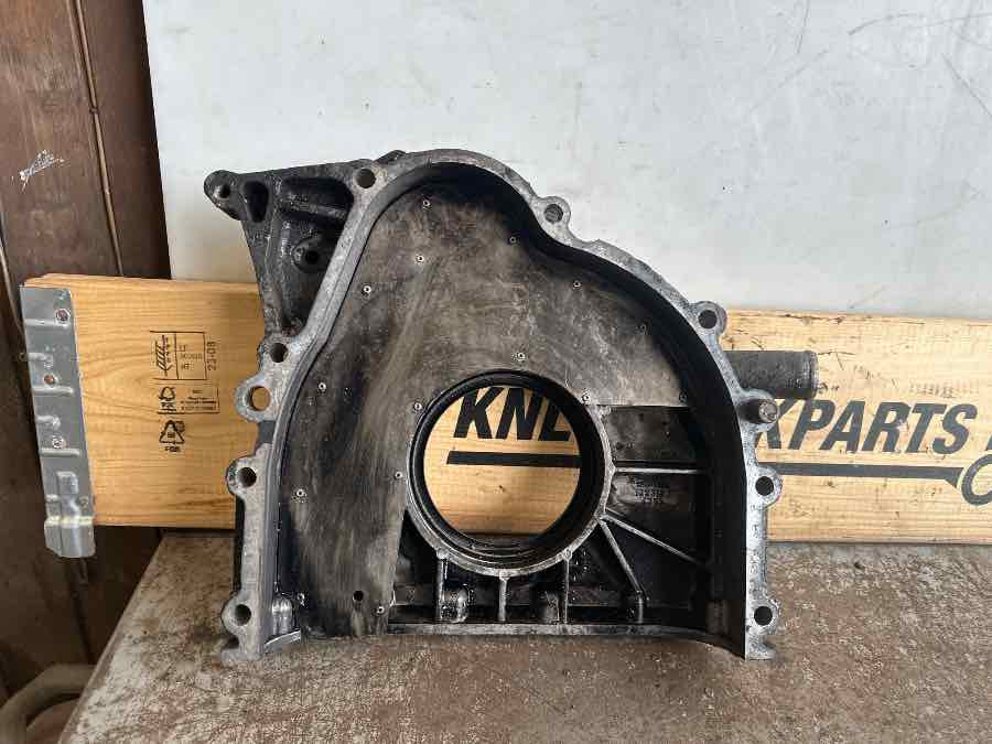 SCANIA FRONT COVER 1393192 - Мотор и делови за Камион: слика 2 SCANIA FRONT COVER 1393192 - Мотор и делови за Камион: слика 2