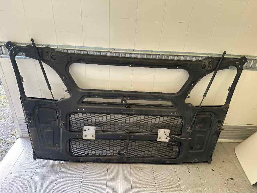 SCANIA FRONT GRILL FRAME 2894750 - Каросерија и екстериер за Камион: слика 2 SCANIA FRONT GRILL FRAME 2894750 - Каросерија и екстериер за Камион: слика 2