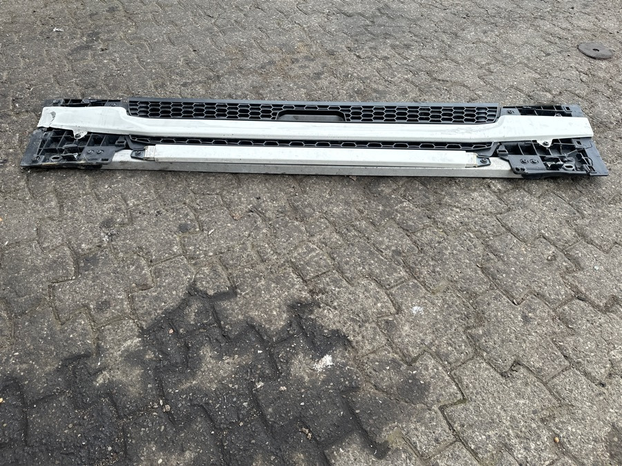 SCANIA NGR GRILL LOWER - Каросерија и екстериер за Камион: слика 1 SCANIA NGR GRILL LOWER - Каросерија и екстериер за Камион: слика 1