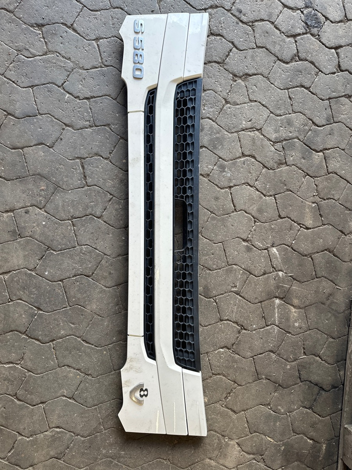 SCANIA NGR GRILL LOWER - Каросерија и екстериер за Камион: слика 1 SCANIA NGR GRILL LOWER - Каросерија и екстериер за Камион: слика 1