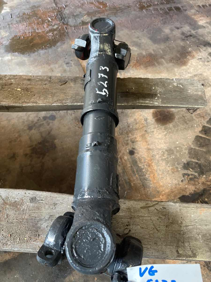 SCANIA PROPSHAFT P520 1796589 - Карданско вратило за Камион: слика 1 SCANIA PROPSHAFT P520 1796589 - Карданско вратило за Камион: слика 1