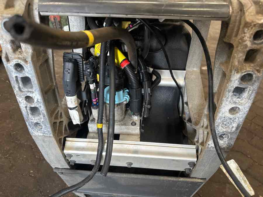 VOLVO ADBLUE TANK COMPLETE WITH PUMP 21645367 - Систем за гориво за Камион: слика 3 VOLVO ADBLUE TANK COMPLETE WITH PUMP 21645367 - Систем за гориво за Камион: слика 3