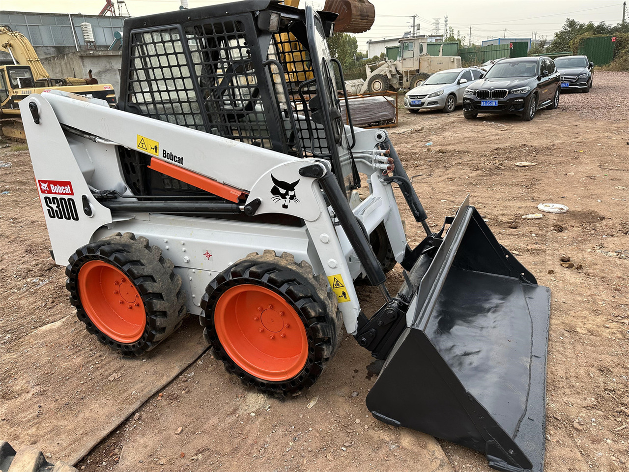 BOBCAT S300 - Компактен натоварувач: слика 5 BOBCAT S300 - Компактен натоварувач: слика 5