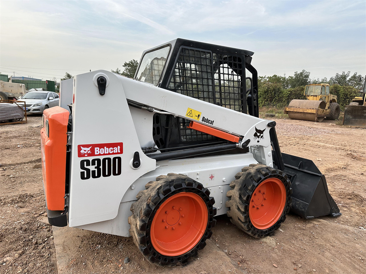 BOBCAT S300 - Компактен натоварувач: слика 4 BOBCAT S300 - Компактен натоварувач: слика 4