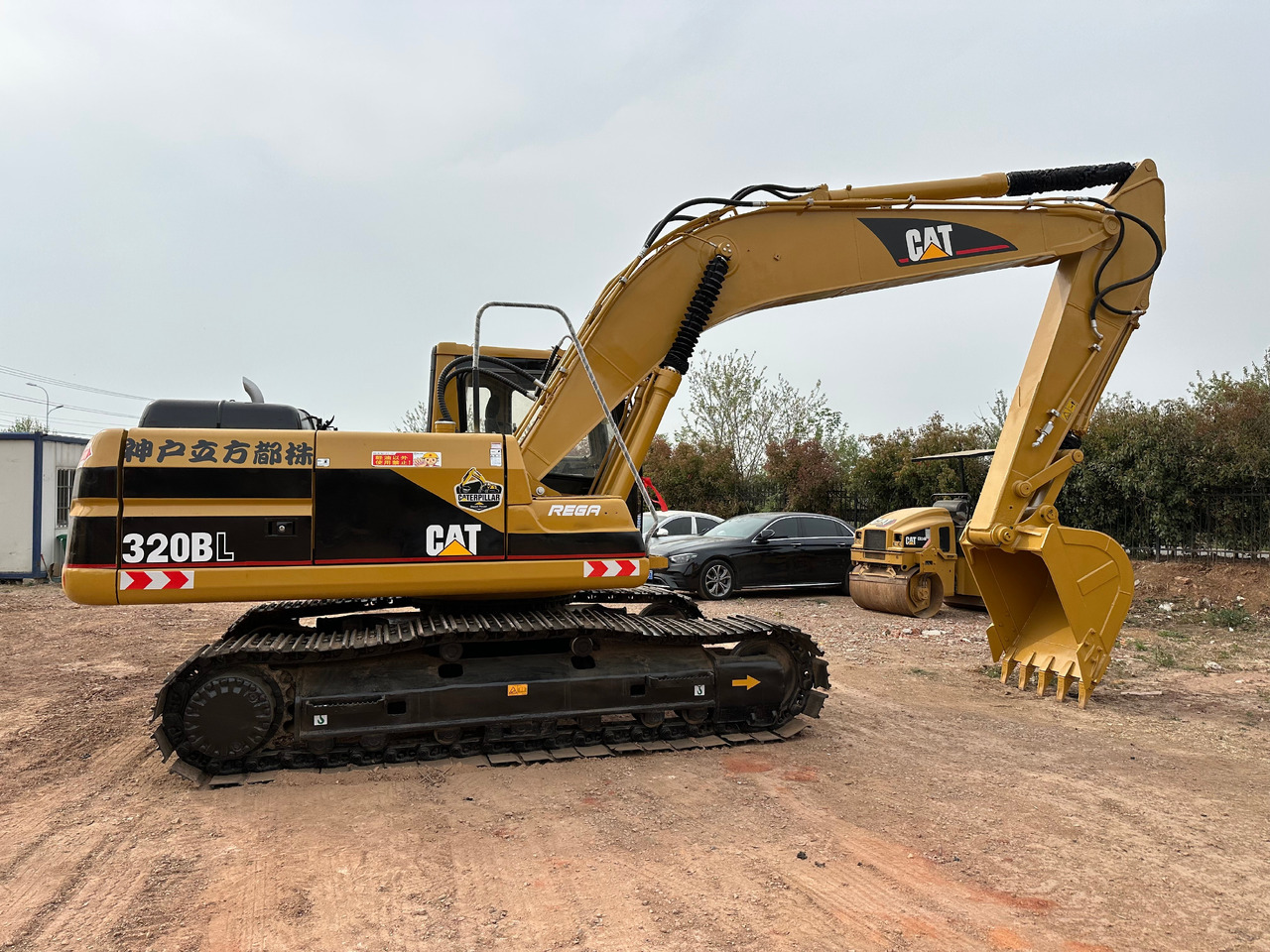 CAT 320BL - Багер гасеничар: слика 1 CAT 320BL - Багер гасеничар: слика 1