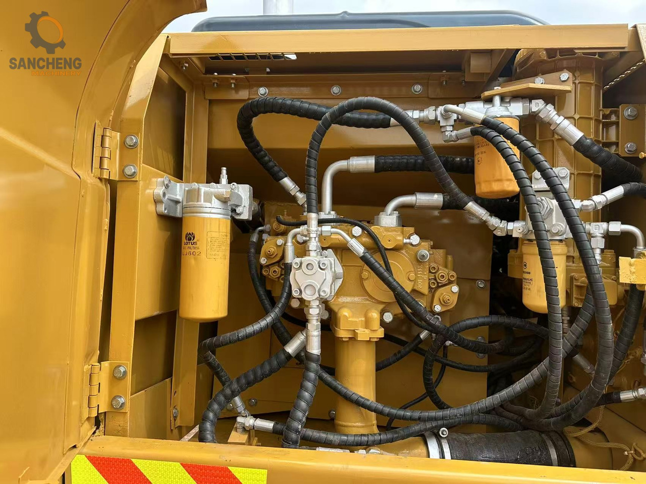 Багер гасеничар CAT 325 CL: слика 7