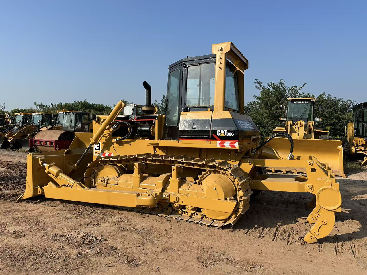 CAT D6G - Булдожер: слика 1 CAT D6G - Булдожер: слика 1