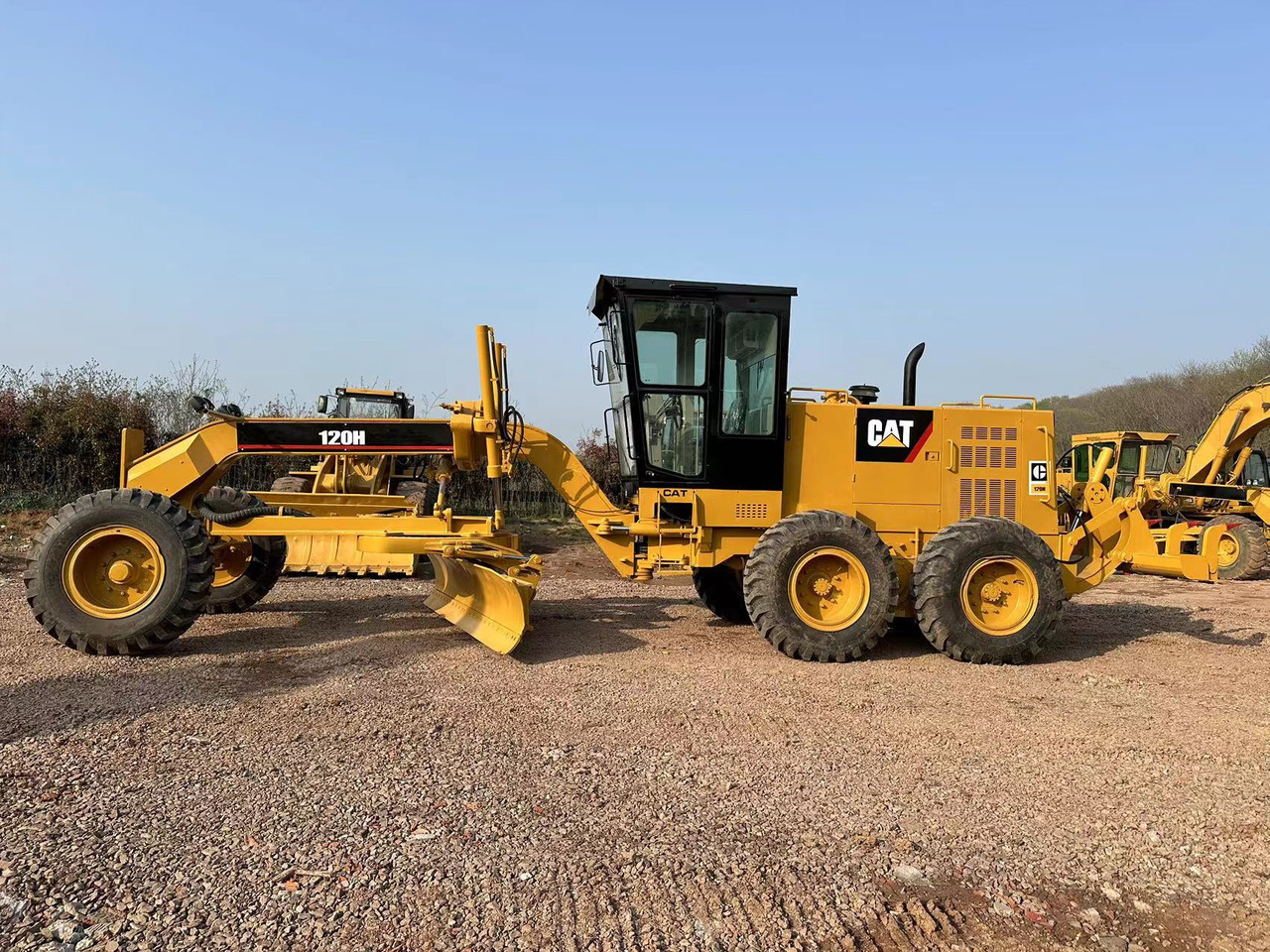 CATERPILLAR 120H motor grader - Порамнувач: слика 1 CATERPILLAR 120H motor grader - Порамнувач: слика 1