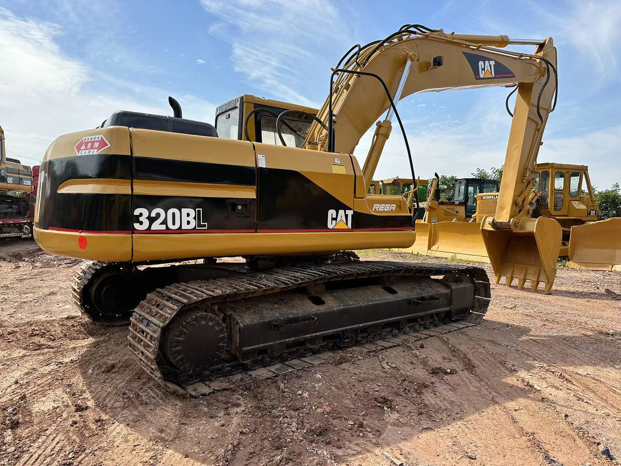 Багер гасеничар CATERPILLAR 320BL: слика 1