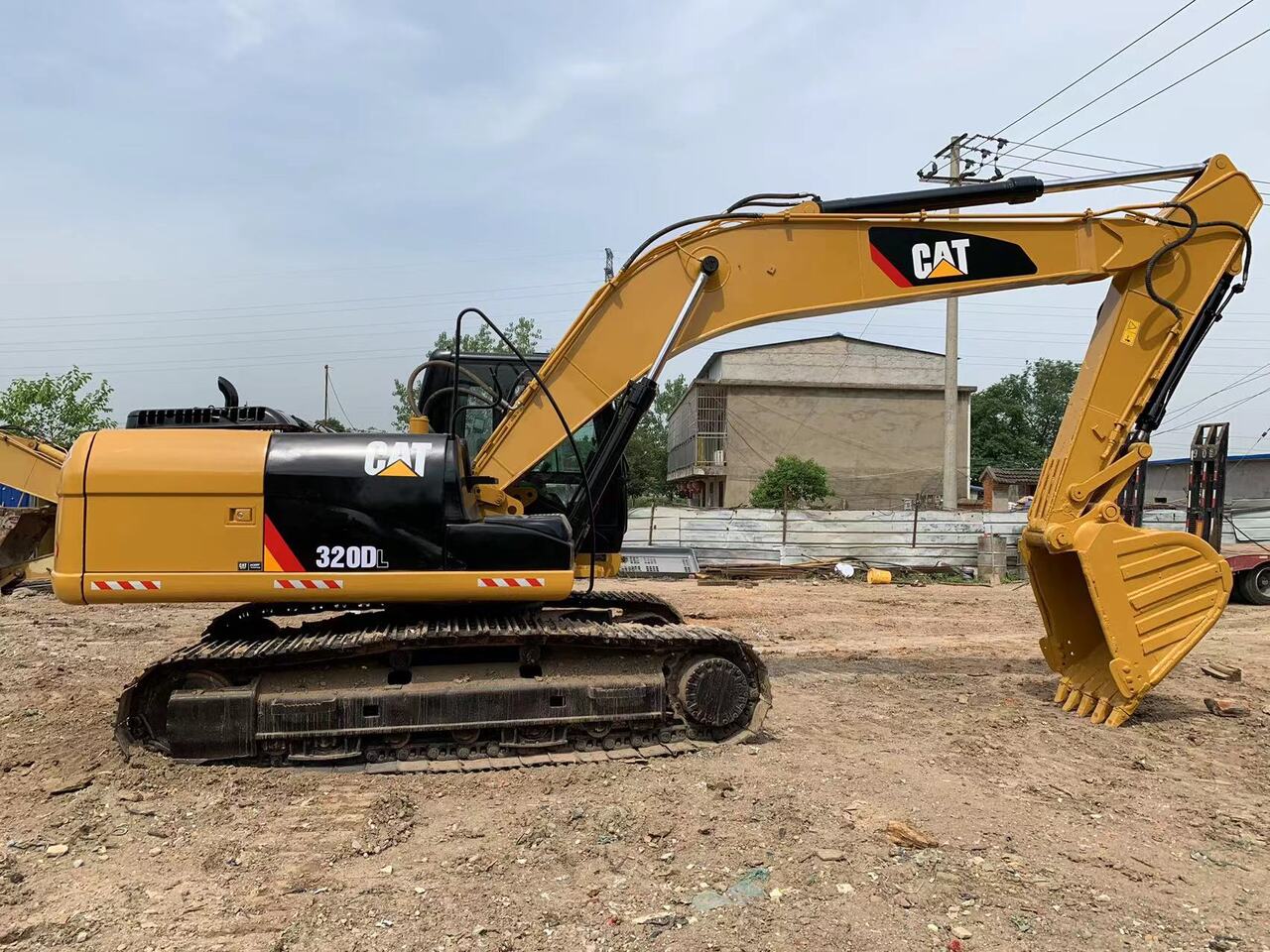 CATERPILLAR 320DL - Багер гасеничар: слика 1 CATERPILLAR 320DL - Багер гасеничар: слика 1