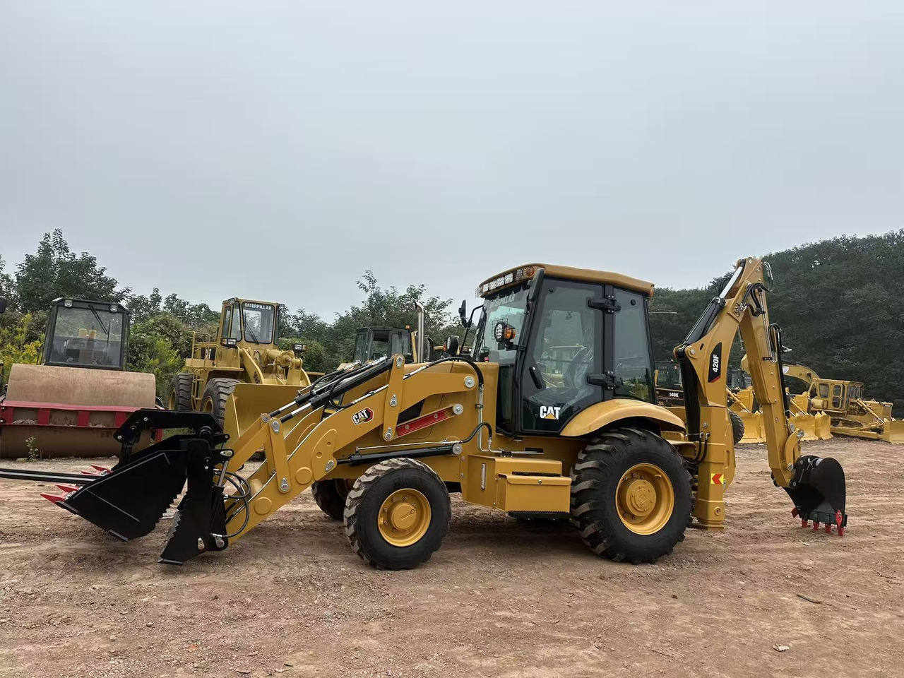 CATERPILLAR 420F2 - Ровокопач: слика 1 CATERPILLAR 420F2 - Ровокопач: слика 1