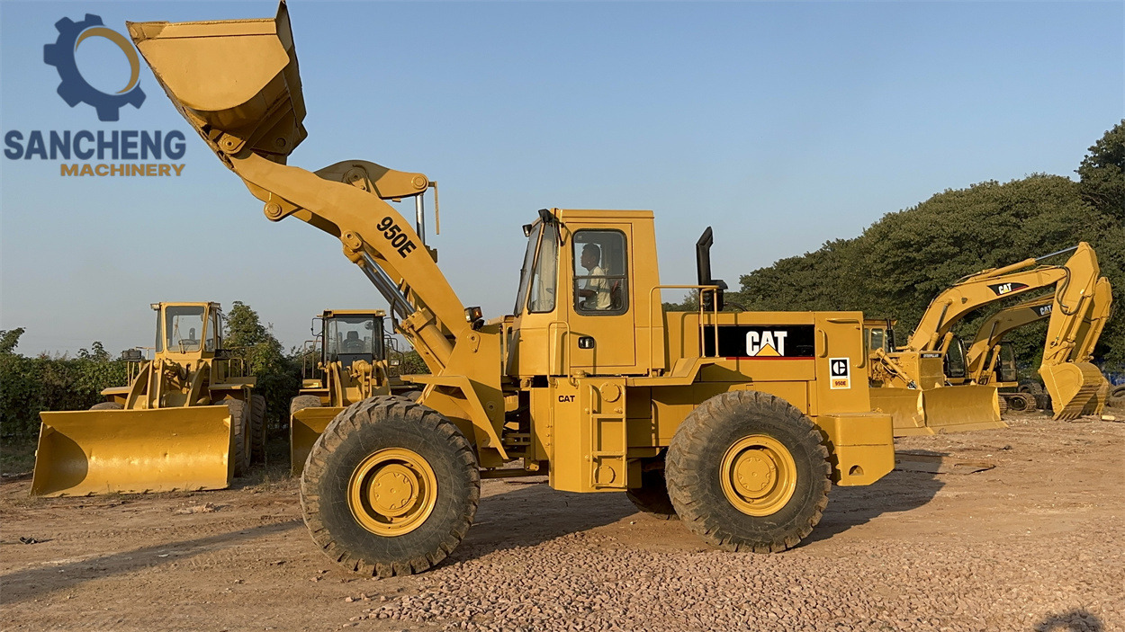 CATERPILLAR 950E - Натоварувач на тркала: слика 2 CATERPILLAR 950E - Натоварувач на тркала: слика 2