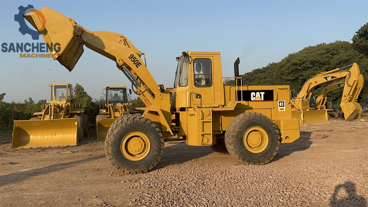 CATERPILLAR 950E - Натоварувач на тркала: слика 1 CATERPILLAR 950E - Натоварувач на тркала: слика 1