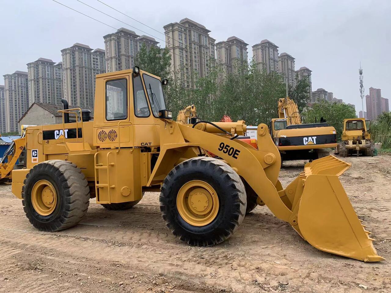 CATERPILLAR 950E - Натоварувач на тркала: слика 1 CATERPILLAR 950E - Натоварувач на тркала: слика 1