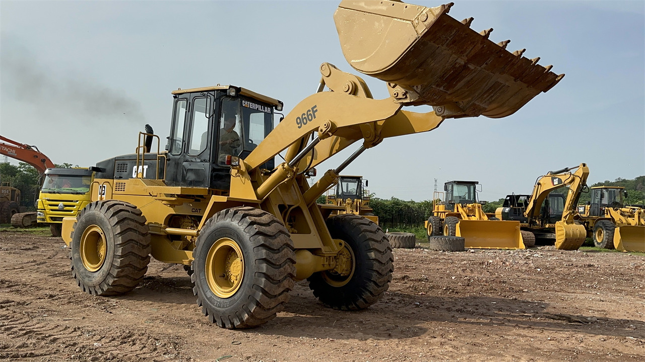 Натоварувач на тркала CATERPILLAR 966F: слика 11