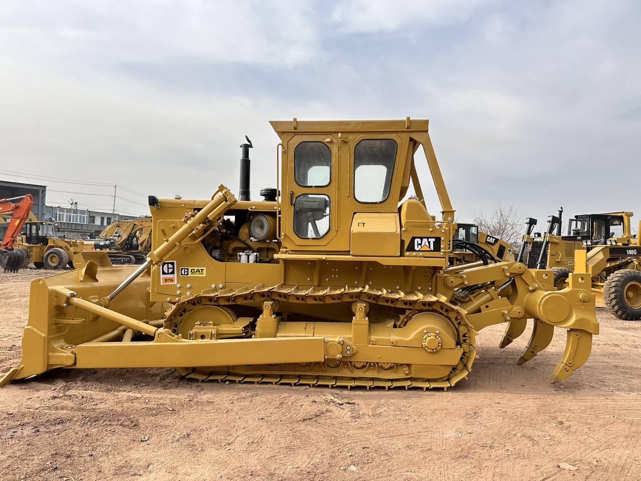 CATERPILLAR D7G - Булдожер: слика 1 CATERPILLAR D7G - Булдожер: слика 1