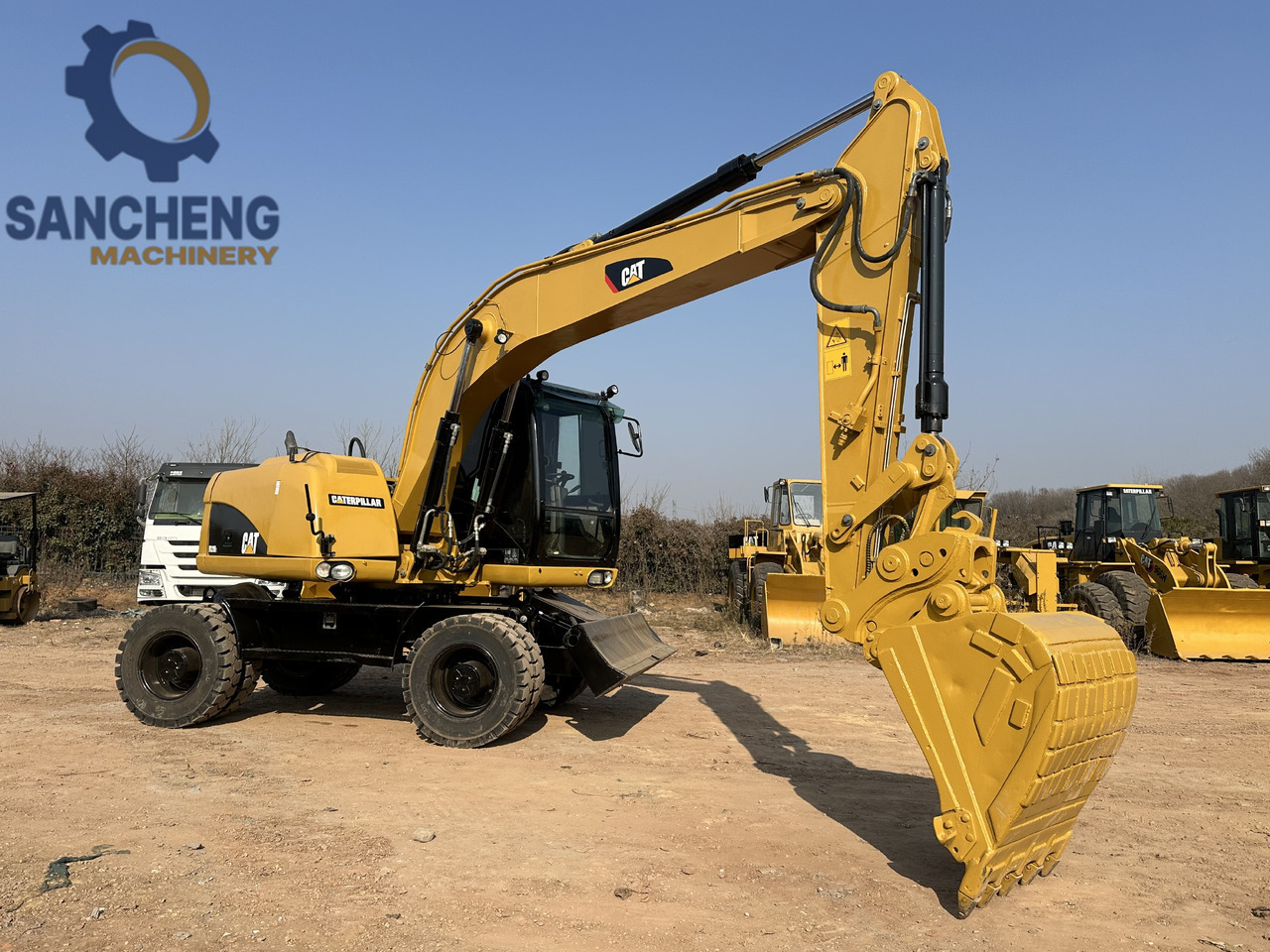 CATERPILLAR M320D2 - Багер на тркала: слика 2 CATERPILLAR M320D2 - Багер на тркала: слика 2