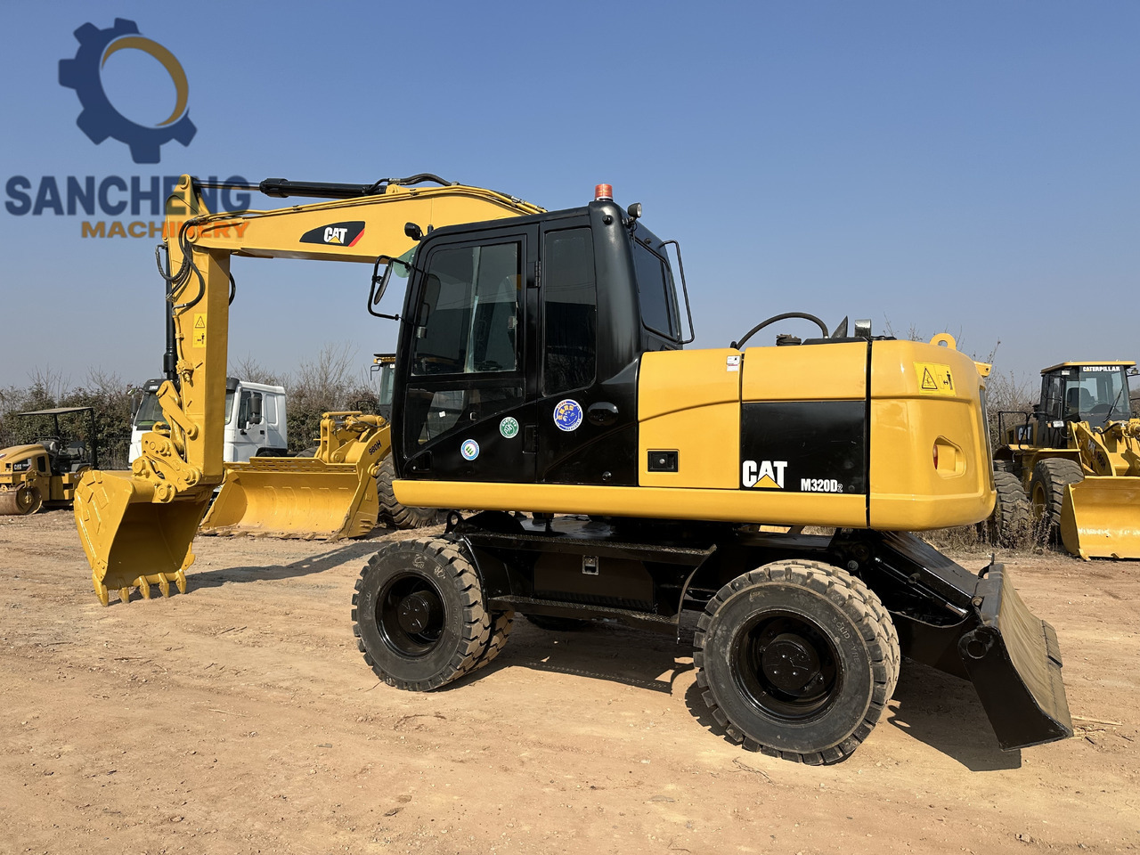 CATERPILLAR M320D2 - Багер на тркала: слика 1 CATERPILLAR M320D2 - Багер на тркала: слика 1