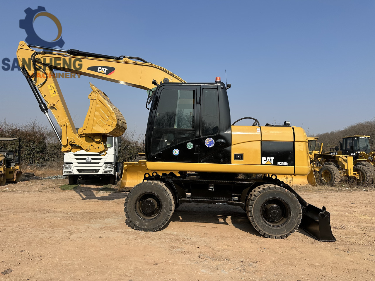 CATERPILLAR M320D2 - Багер на тркала: слика 1 CATERPILLAR M320D2 - Багер на тркала: слика 1