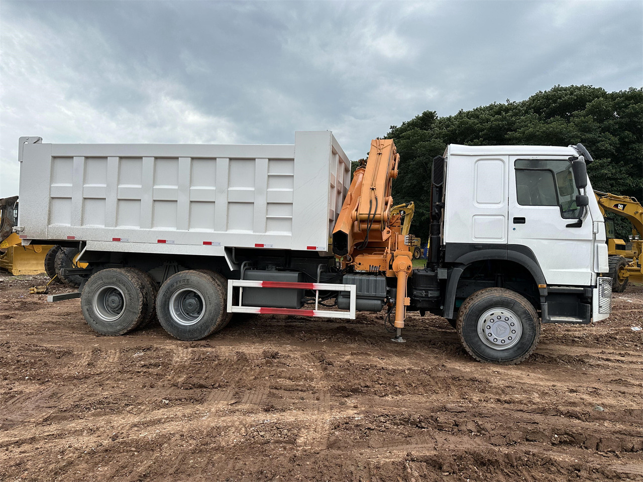 HOWO 371 Mounted Crane Dump truck - Камион со кран: слика 5 HOWO 371 Mounted Crane Dump truck - Камион со кран: слика 5