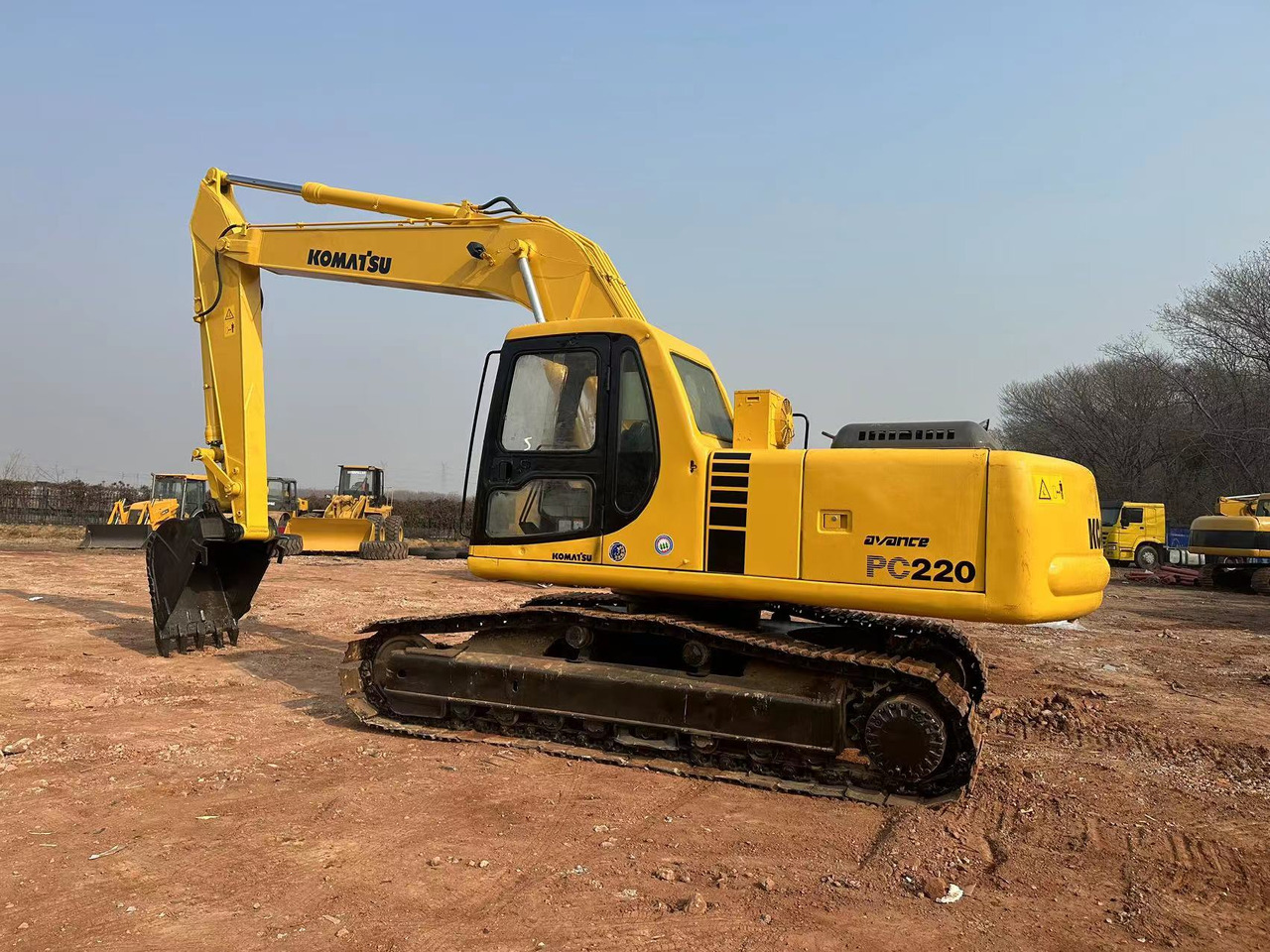 KOMATSU PC220 - Багер гасеничар: слика 1 KOMATSU PC220 - Багер гасеничар: слика 1