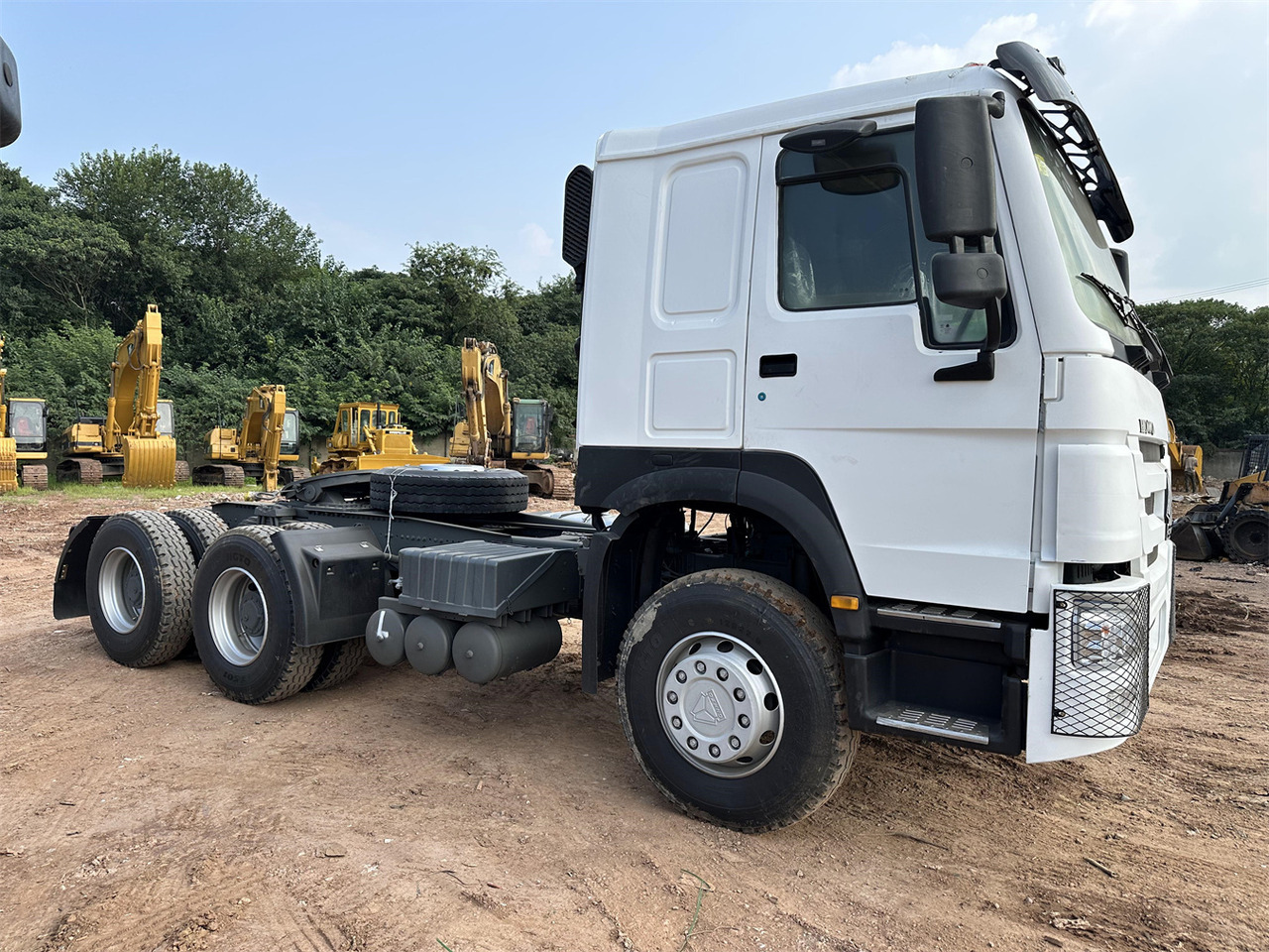 SINOTRUK HOWO 371 Tractor 6X4 - Камион влекач: слика 2 SINOTRUK HOWO 371 Tractor 6X4 - Камион влекач: слика 2