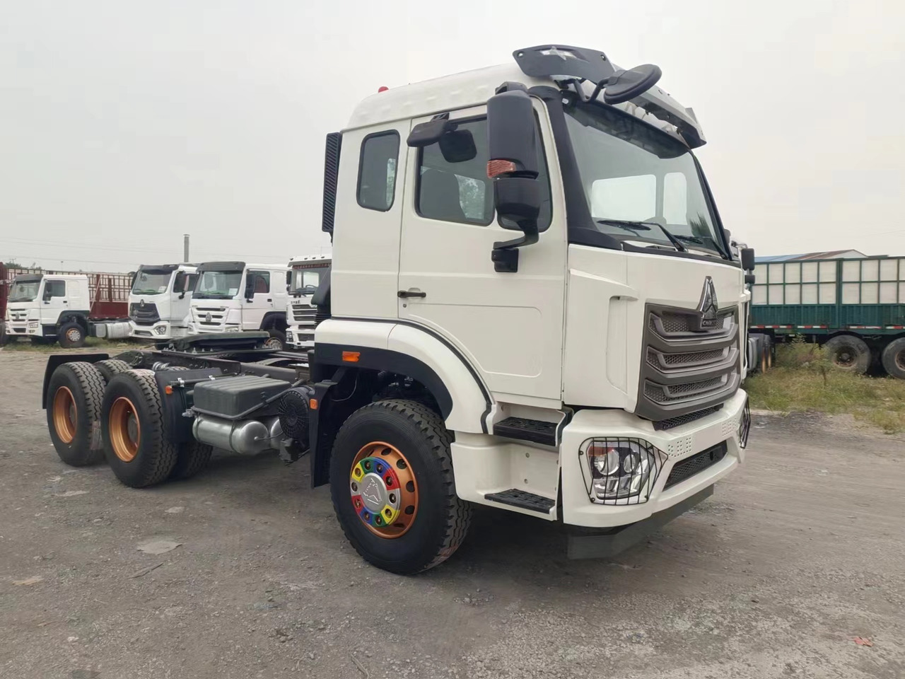 SINOTRUK HOWO 371hp 6X4 Tractor unit - Камион влекач: слика 3 SINOTRUK HOWO 371hp 6X4 Tractor unit - Камион влекач: слика 3