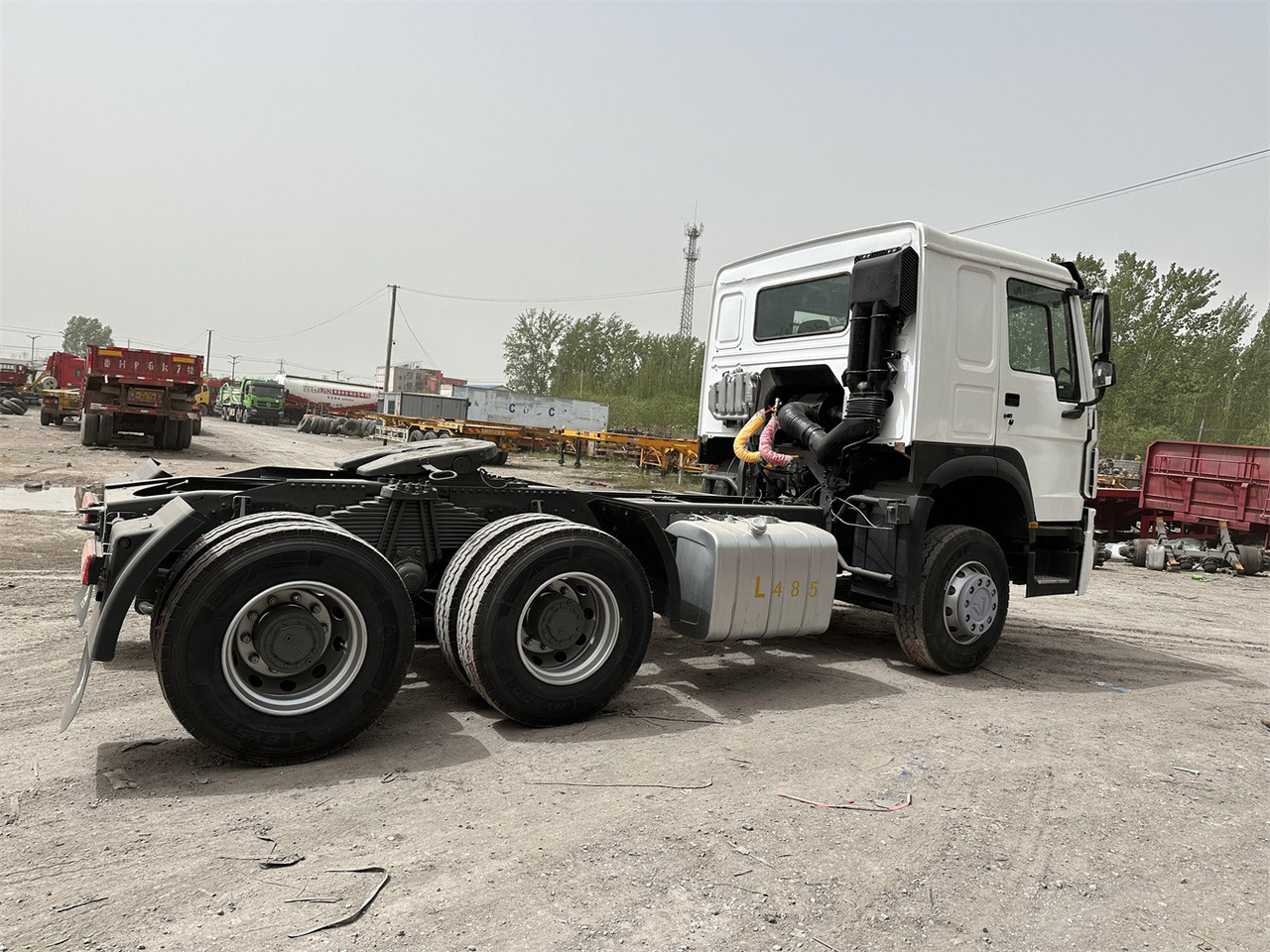 SINOTRUK Howo 371hp Truck Head - Камион влекач: слика 3 SINOTRUK Howo 371hp Truck Head - Камион влекач: слика 3