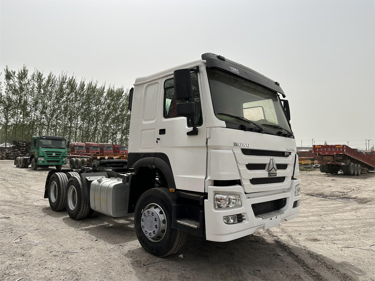 SINOTRUK Howo 371hp Truck Head - Камион влекач: слика 1 SINOTRUK Howo 371hp Truck Head - Камион влекач: слика 1