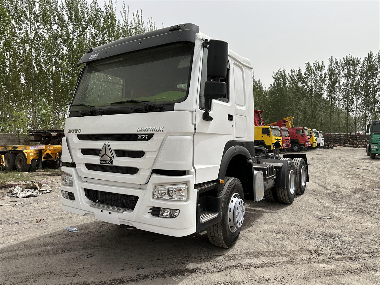 SINOTRUK Howo 371hp Truck Head - Камион влекач: слика 2 SINOTRUK Howo 371hp Truck Head - Камион влекач: слика 2