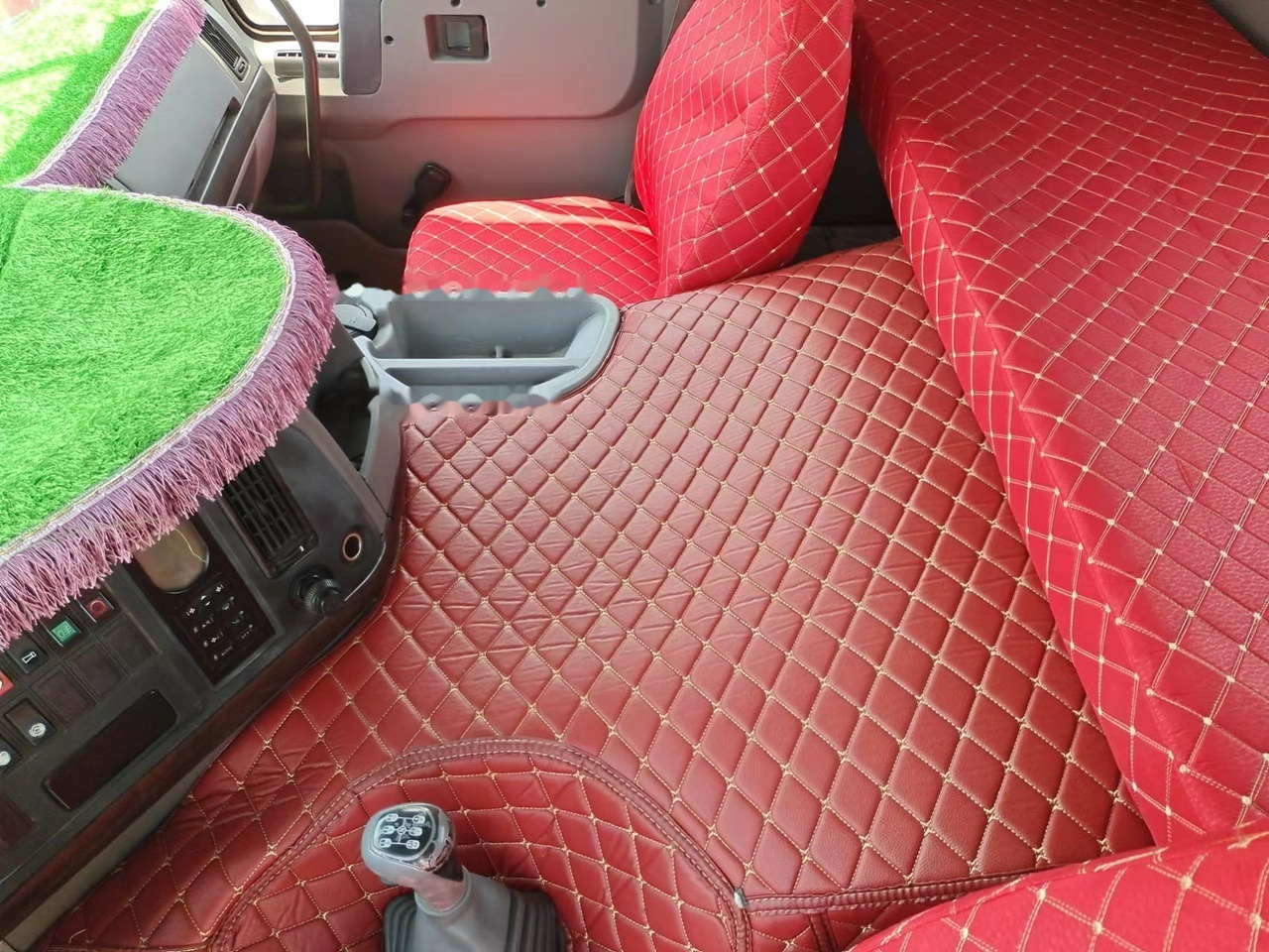 SINOTRUK Howo tractor unit 420hp - Камион влекач: слика 5 SINOTRUK Howo tractor unit 420hp - Камион влекач: слика 5