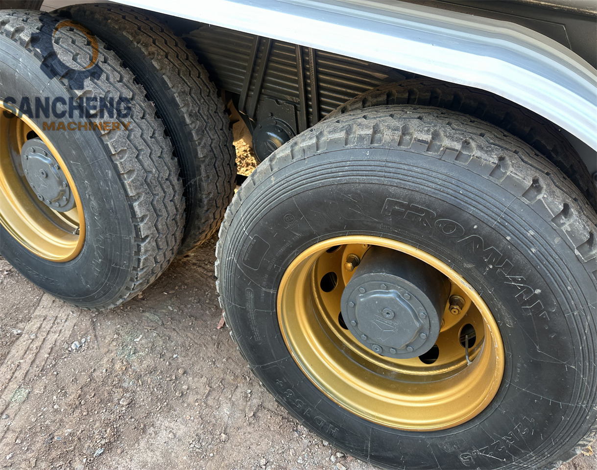 SINOTRUK HOWO 371 6x4 Water Tanker Truck - Камион цистерна: слика 5 SINOTRUK HOWO 371 6x4 Water Tanker Truck - Камион цистерна: слика 5