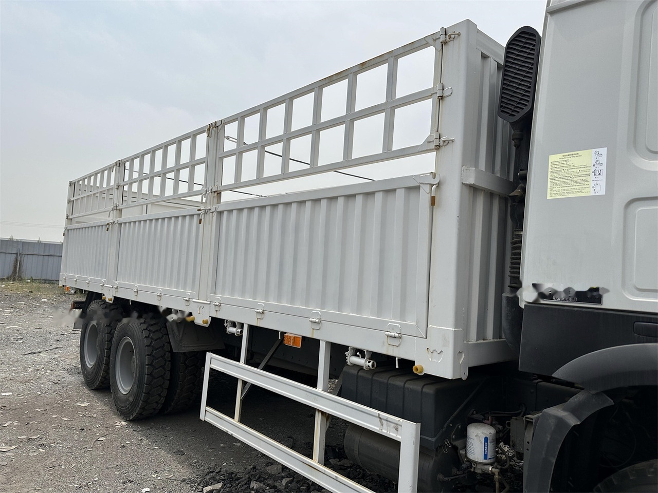Камион за добиток за транспорт на животни SINOTRUK HOWO 371 Cargo truck: слика 10