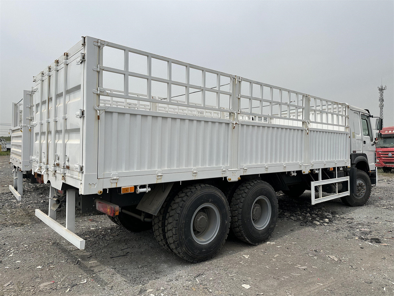SINOTRUK HOWO 371 Cargo truck - Камион за добиток: слика 4 SINOTRUK HOWO 371 Cargo truck - Камион за добиток: слика 4