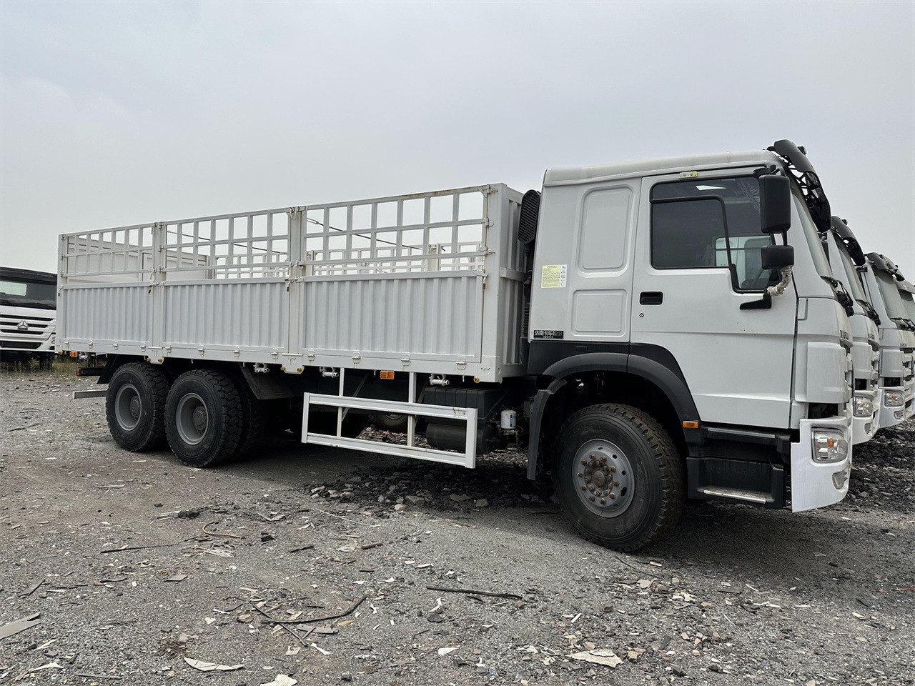 SINOTRUK HOWO 371 Cargo truck - Камион за добиток: слика 3 SINOTRUK HOWO 371 Cargo truck - Камион за добиток: слика 3