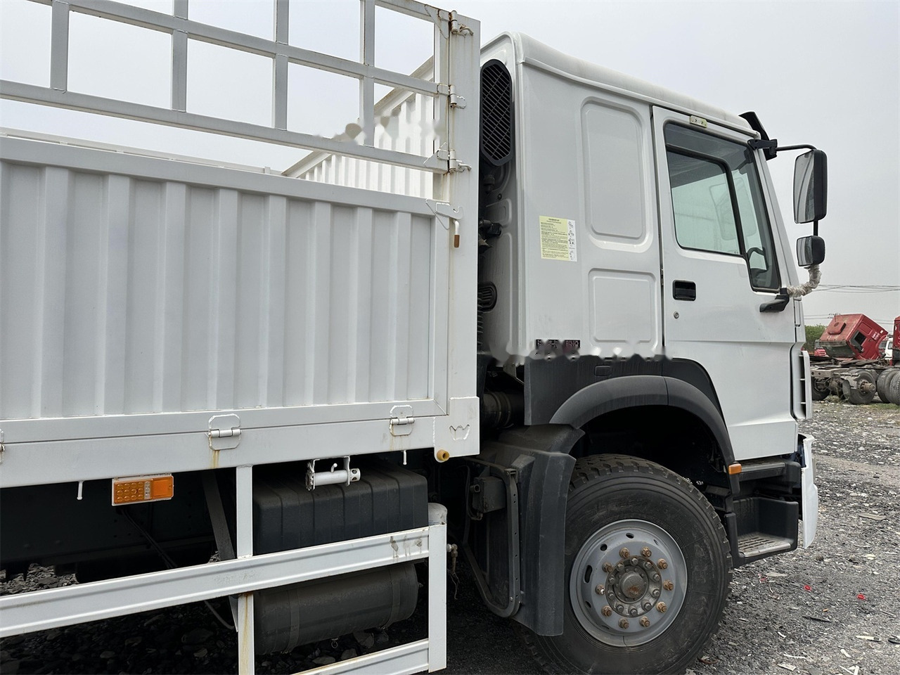 Камион за добиток за транспорт на животни SINOTRUK HOWO 371 Cargo truck: слика 8