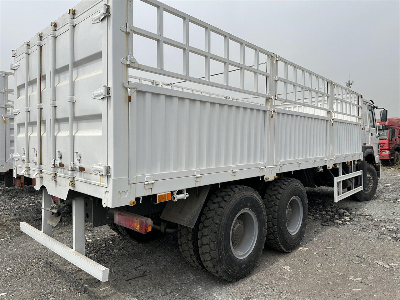 SINOTRUK HOWO 371 Cargo truck - Камион за добиток: слика 5 SINOTRUK HOWO 371 Cargo truck - Камион за добиток: слика 5