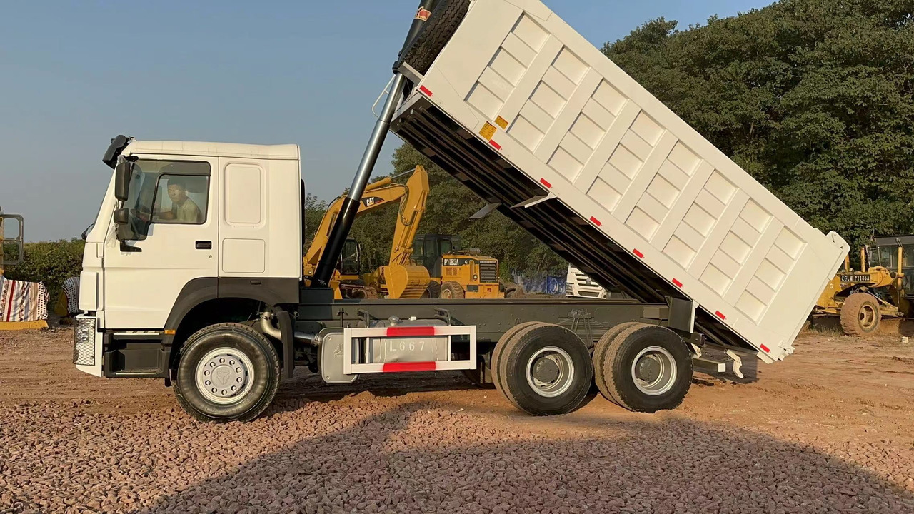 SINOTRUK HOWO 371hp 6x4 - Кипер: слика 5 SINOTRUK HOWO 371hp 6x4 - Кипер: слика 5