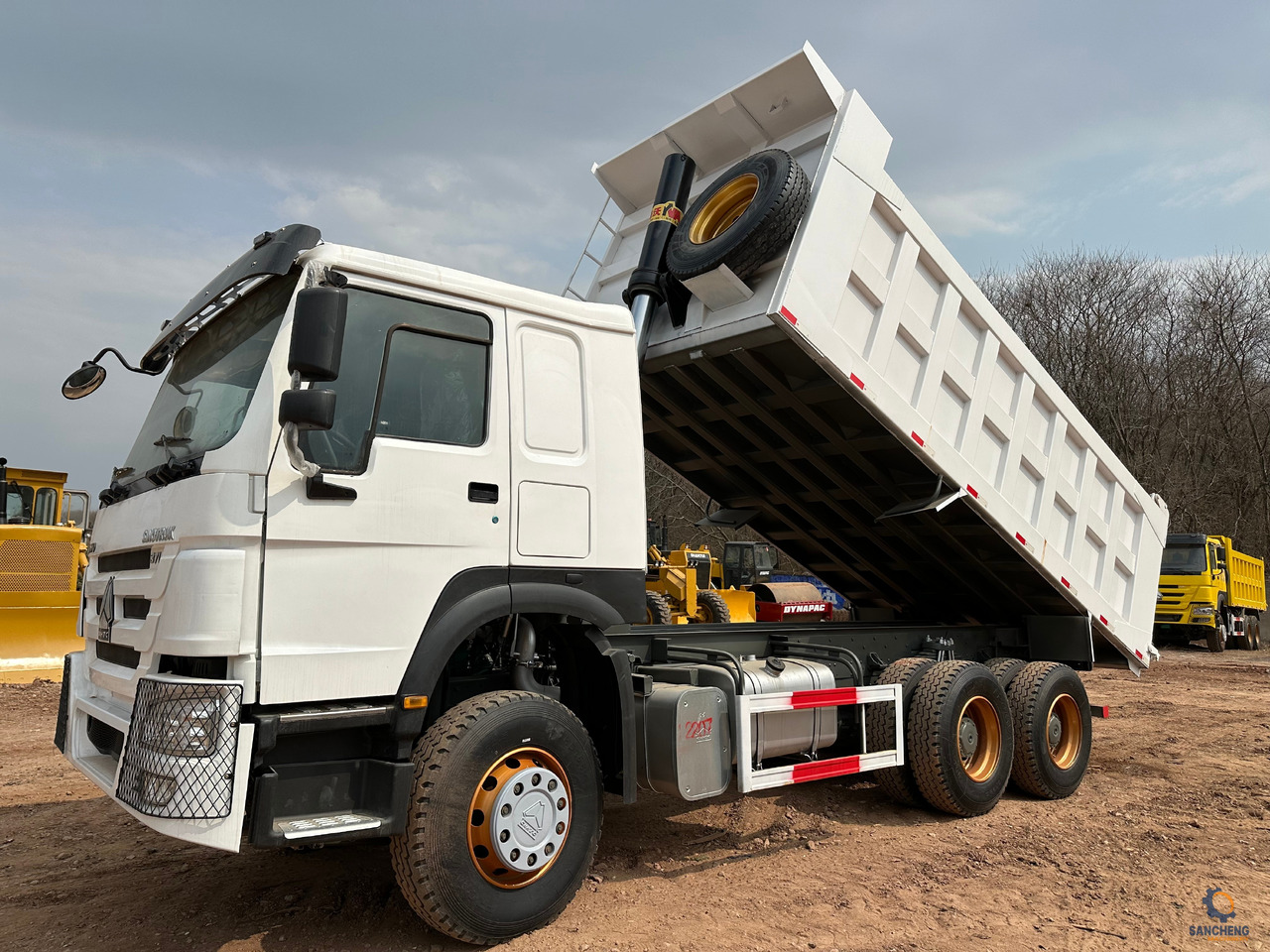 SINOTRUK HOWO Dump truck 371 6x4 - Кипер: слика 1 SINOTRUK HOWO Dump truck 371 6x4 - Кипер: слика 1