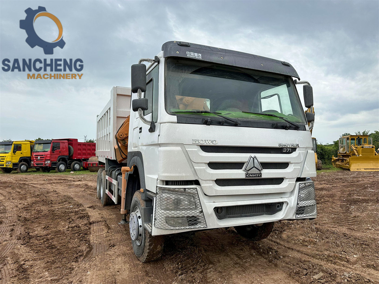 SINOTRUK Howo 371 6x4 crane truck - Камион со кран: слика 2 SINOTRUK Howo 371 6x4 crane truck - Камион со кран: слика 2