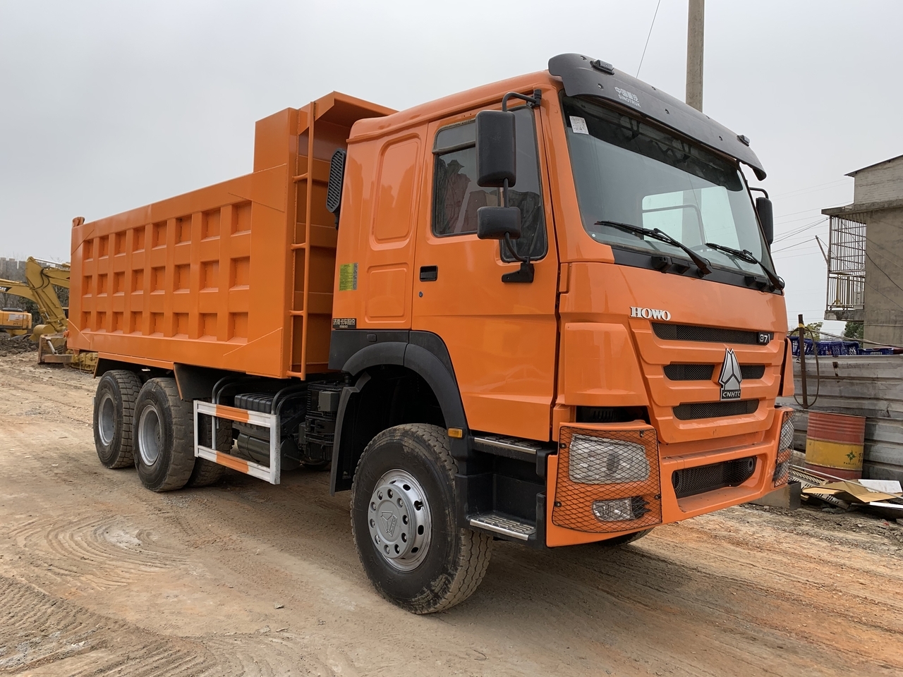 Кипер за транспорт на тешка машини SINOTRUK Howo 371 Dump truck: слика 1