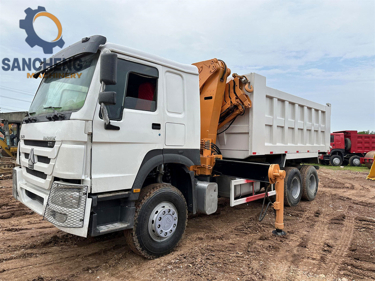 SINOTRUK Howo 371hp 6x4 crane truck - Камион со кран: слика 2 SINOTRUK Howo 371hp 6x4 crane truck - Камион со кран: слика 2