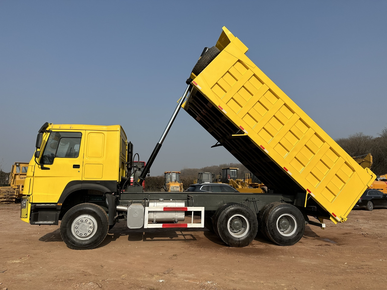 Кипер за транспорт на силоси SINOTRUK Howo Dump truck 371hp: слика 6