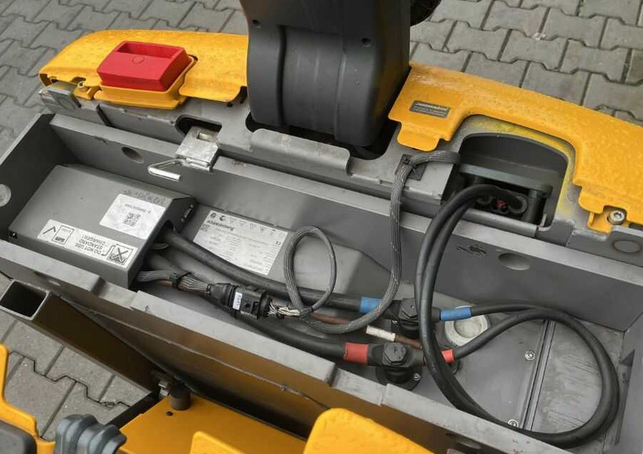 Jungheinrich EZS350 - Тракторче за влечење: слика 5 Jungheinrich EZS350 - Тракторче за влечење: слика 5